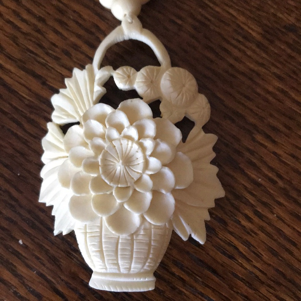 “VINTAGE” FLORAL BASKET” PENDANT Necklace.